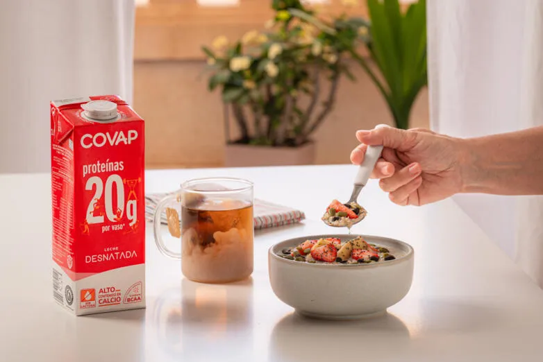 Lacteos-COVAP-lanza-una-nueva-leche-con-20-gramos-de-proteinas-por-vaso_